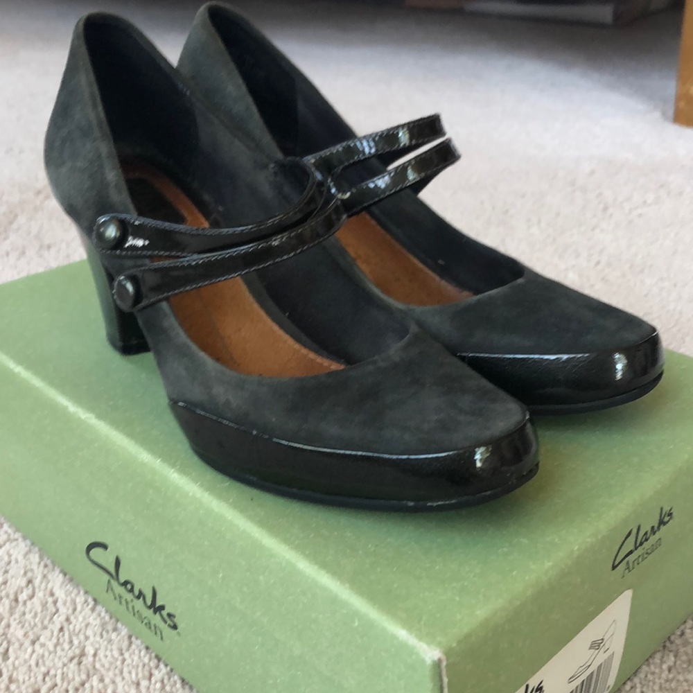 Clarks woman’s size 7.5 narrow high heels